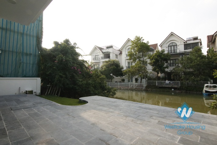 A gorgeous villa in Vinhome Riverside Long Bien for rent